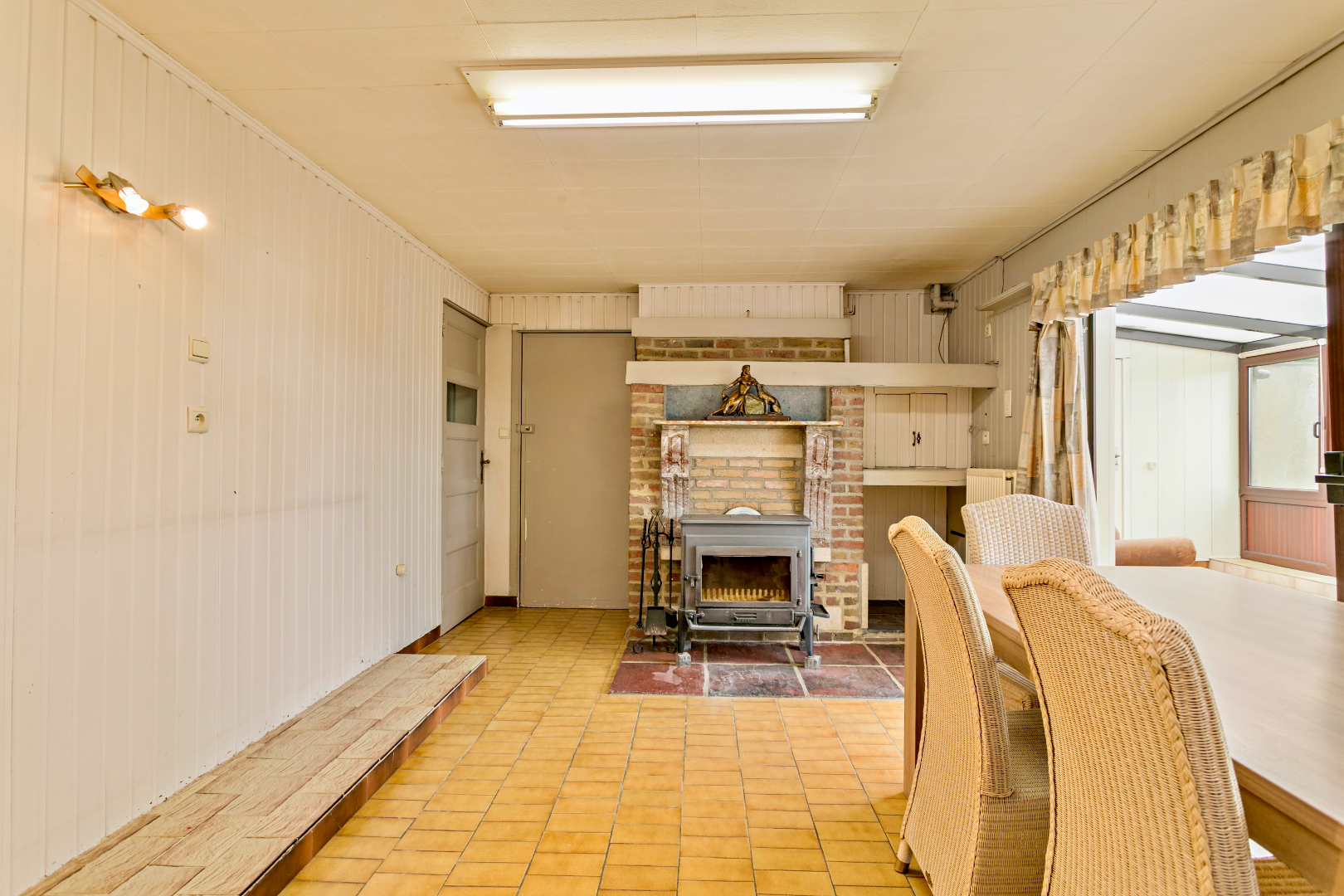 Te renoveren woning met een ruime garage/schuur in het Pajottenland 