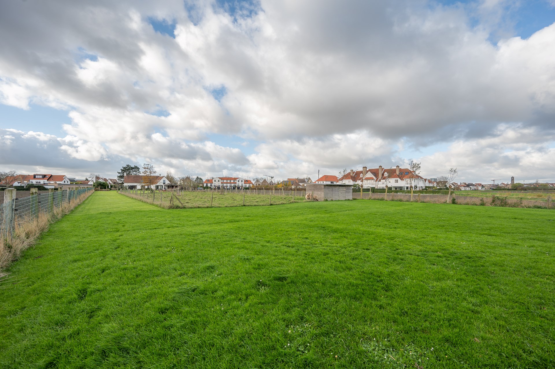 Propri&#233;t&#233; exceptionnelle et r&#233;nov&#233;e (5 510 m&#178; de terrain) &#224; proximit&#233; du centre de Knokke-Heist et b&#233;n&#233;ficiant d&#39;une vue exceptionnelle sur les polders de Knokke. 