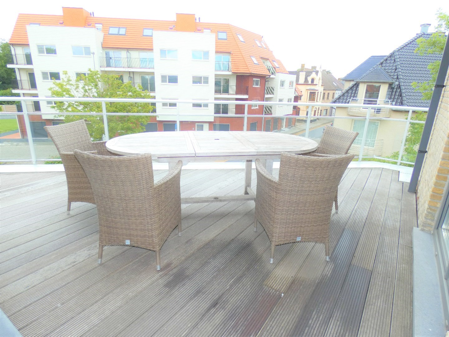 Appartement (104 m&#178;) met 2 slpk, 2 terrassen en garage, Eernegem. 