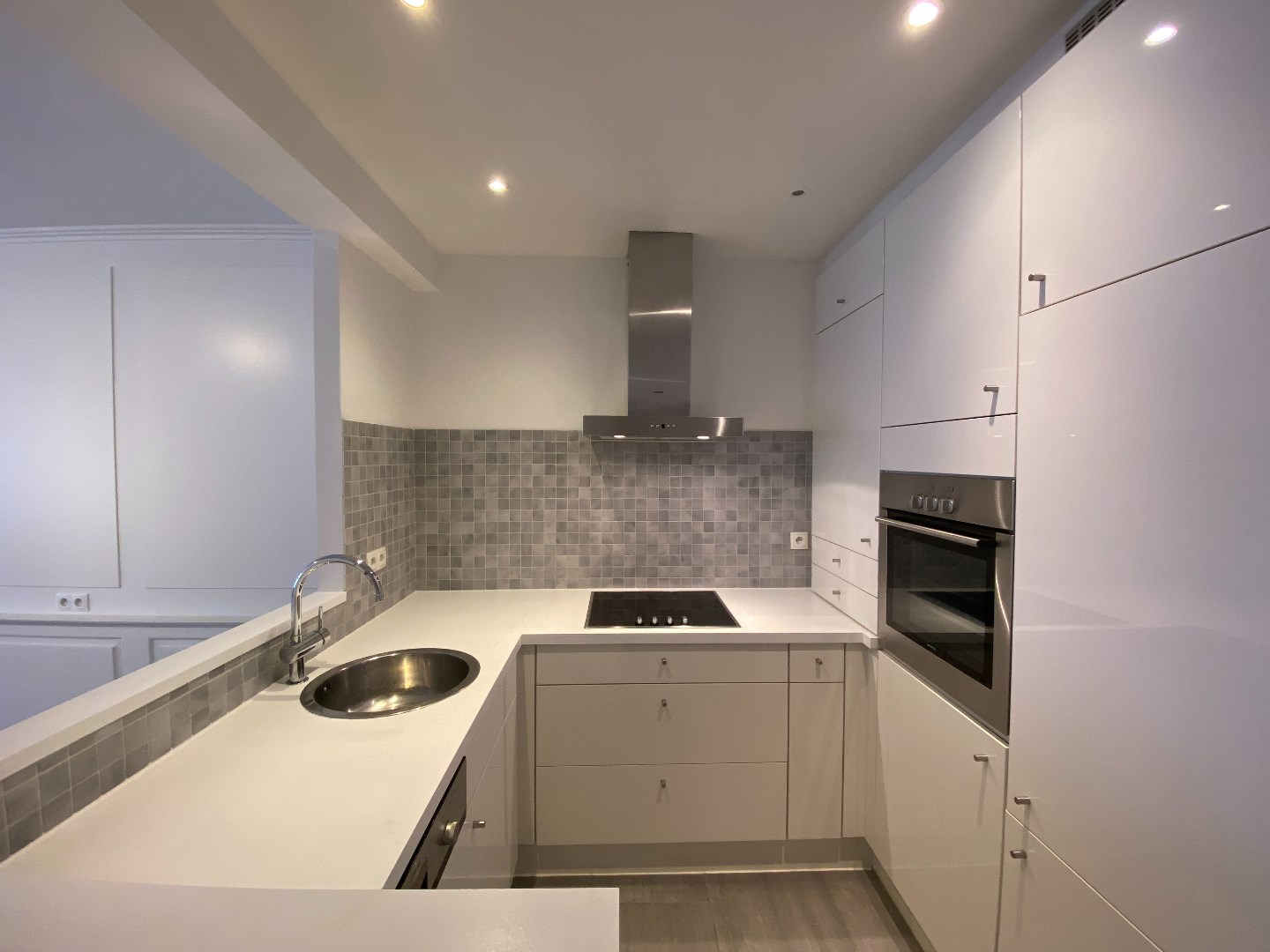 Centraal gelegen appartement met 2 slaapkamers, balkon en garage! 