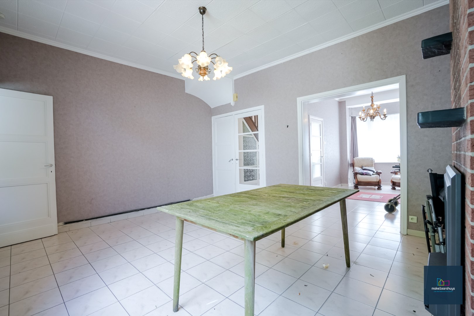 Centraal gelegen te renoveren woning in rij met tuin te Mariakerke 