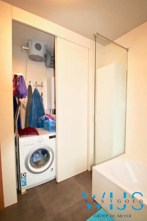 Instapklaar &#233;&#233;nslaapkamer appartement MET staanplaats te Evergem/Rieme ! 