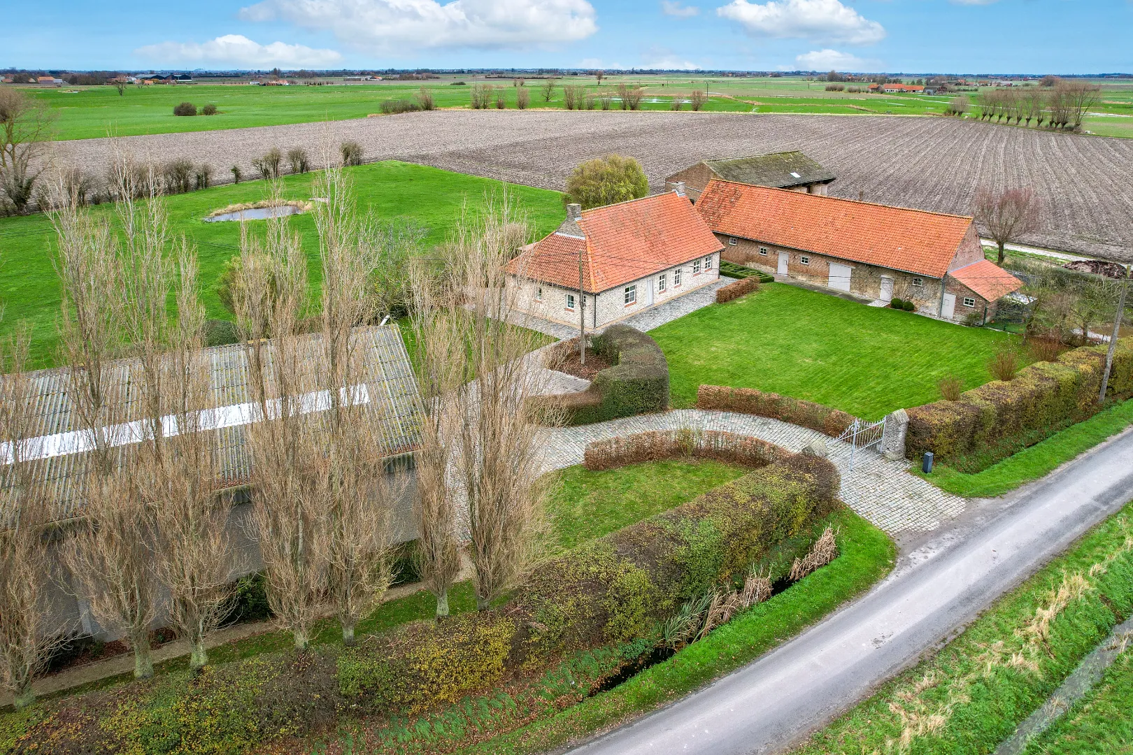 Uniek landhuis in een oase van rust op 3476 m² te Alveringem!
