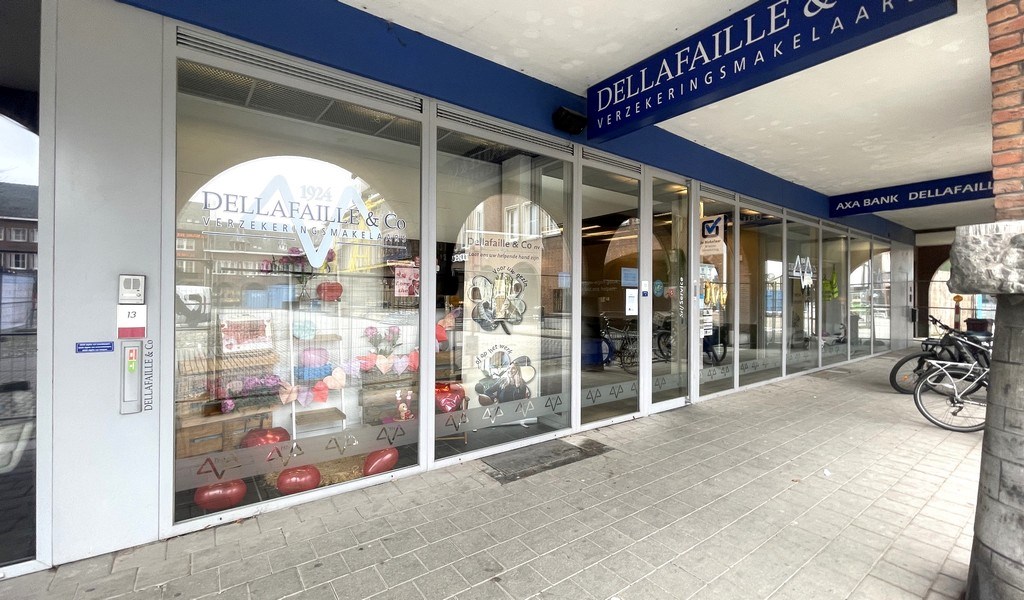 Handelspand te huur in het commercieel centrum van Schoten