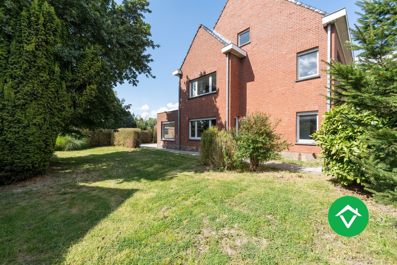 Instapklare woning met 3 slaapkamers en garage te Zarren 