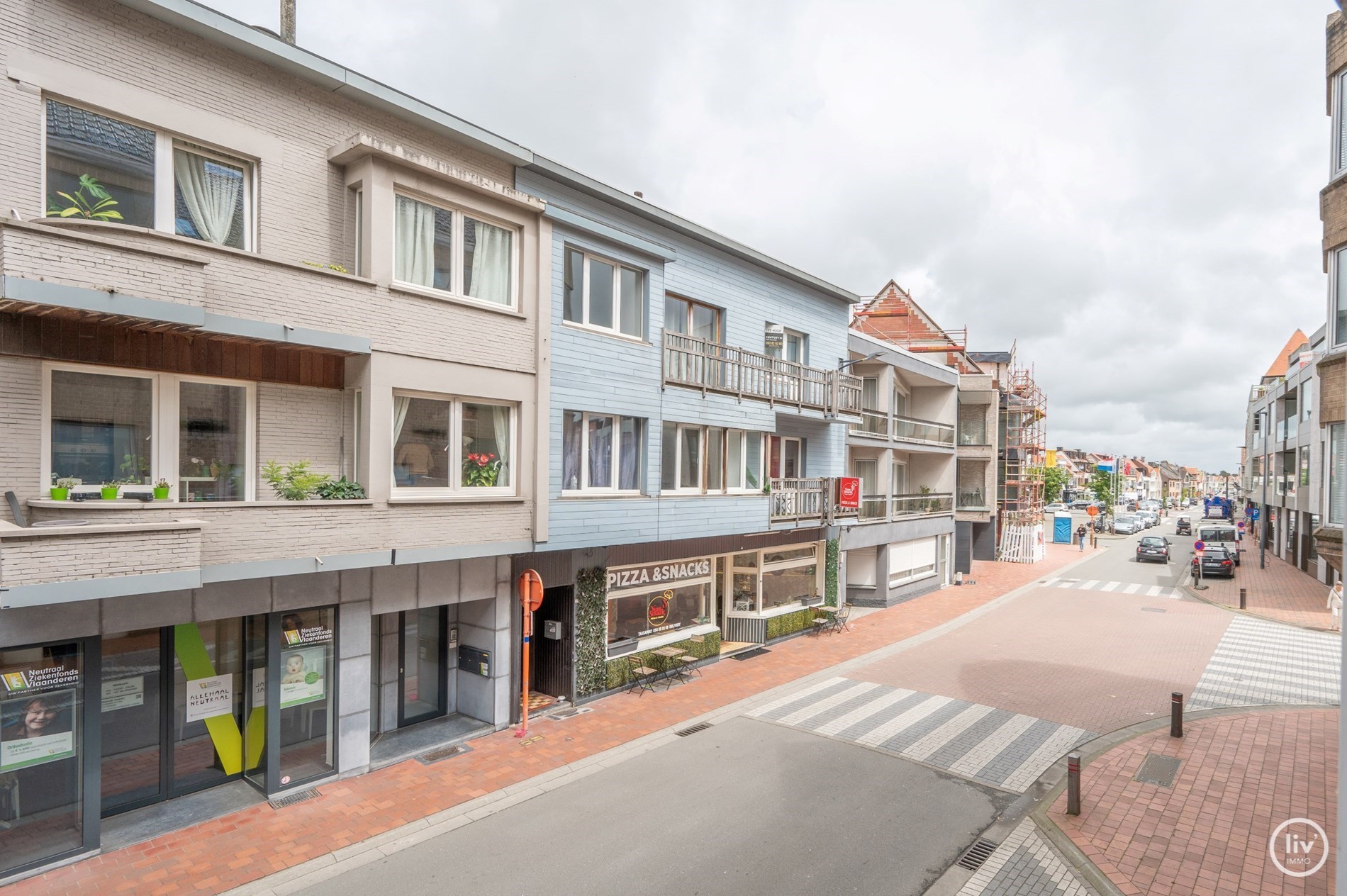 Prachtig gerenoveerd 3 slaapkamerappartement centraal gelegen vlakbij de Lippenslaan te Knokke. 