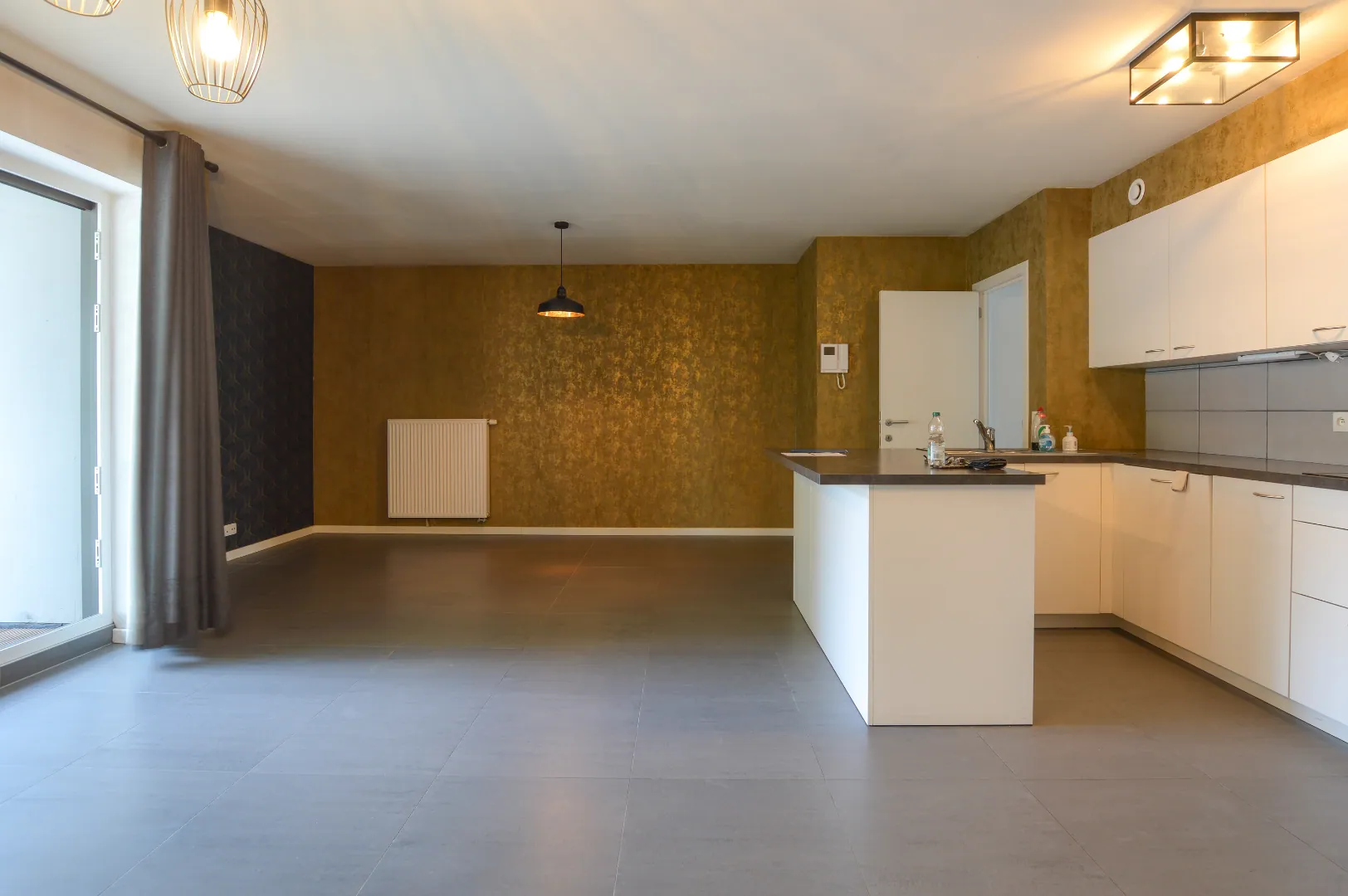 Recent tweeslaapkamer appartement te huur in het centrum van Ettelgem