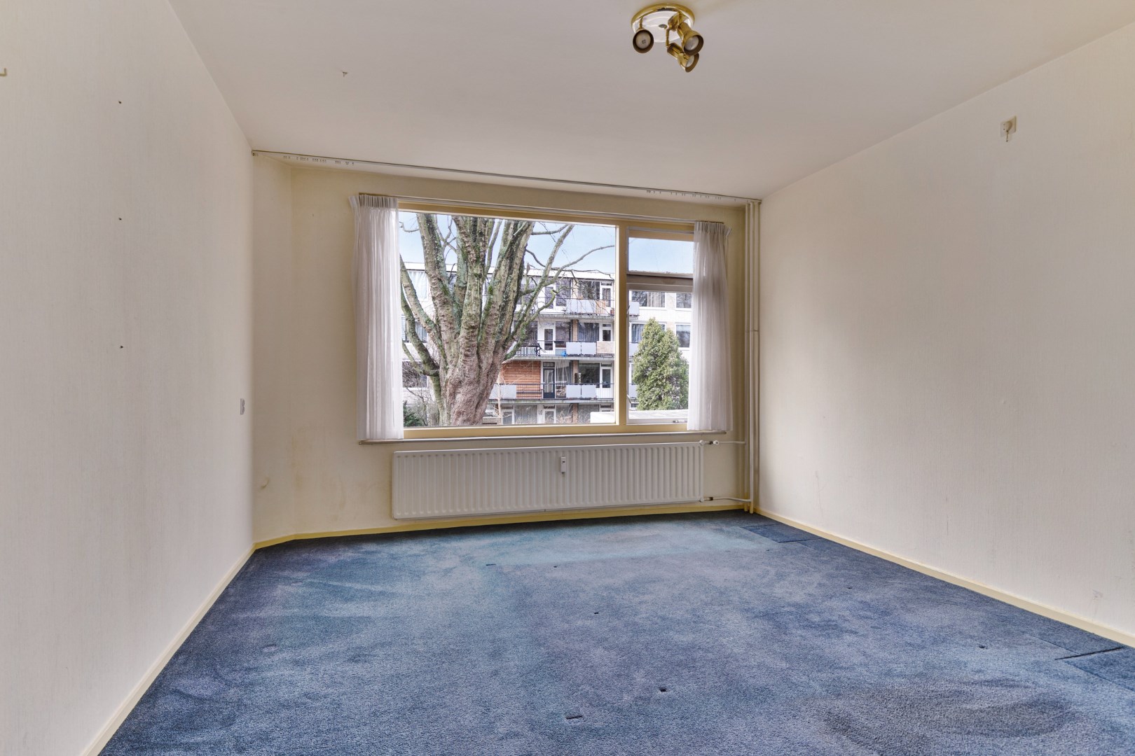 Handige starters  opgelet dit is uw kans ! 3 kamer appartement van 74 m2 op de 1e etage op Top locatie. 