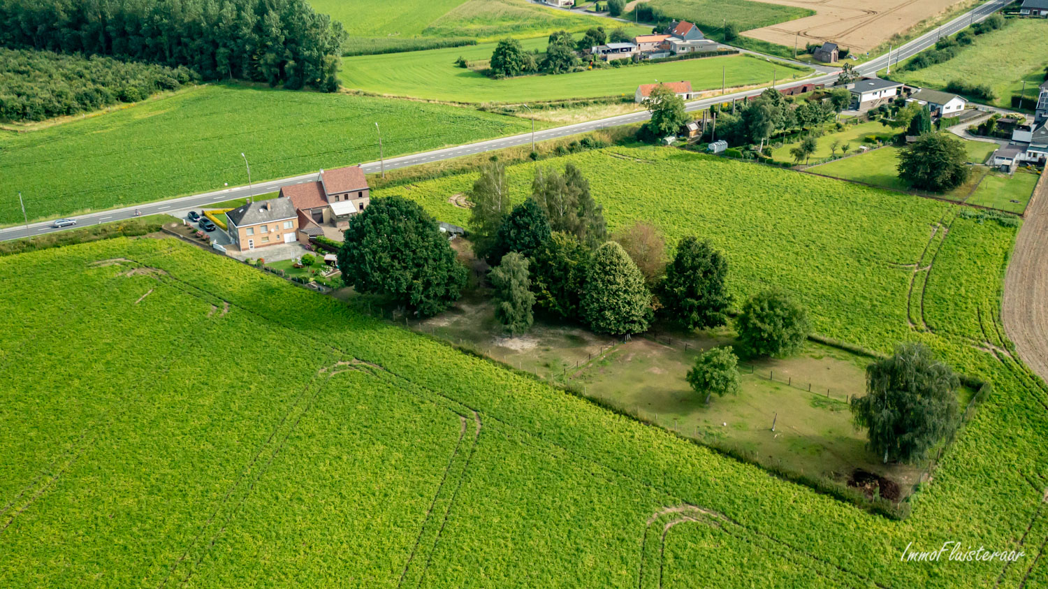 Eigentijdse woning met stallen en grasland op 4.740m&#178;. 