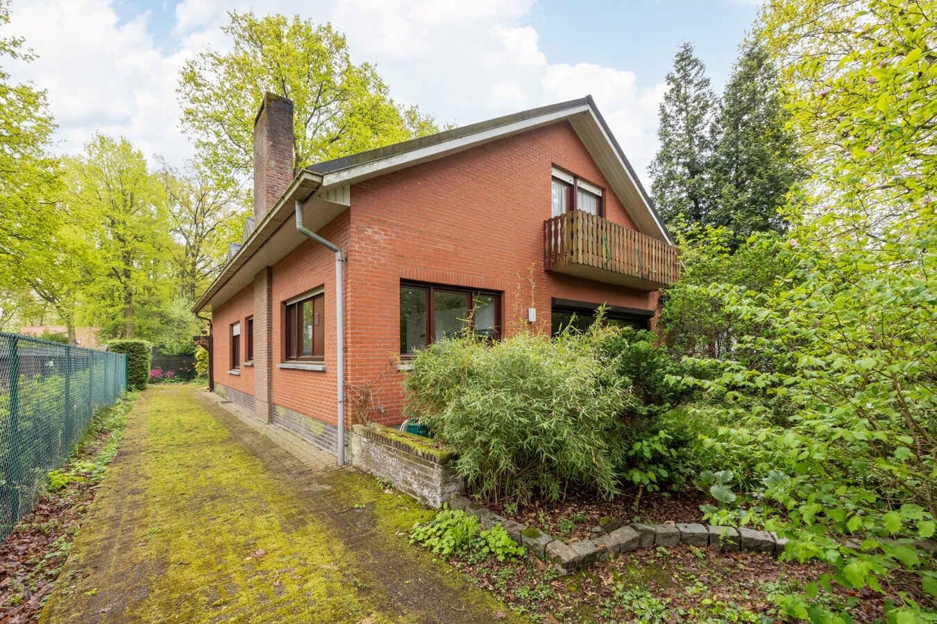 Ruime gezinswoning met 4 slaapkamers in het groene Hertebos 