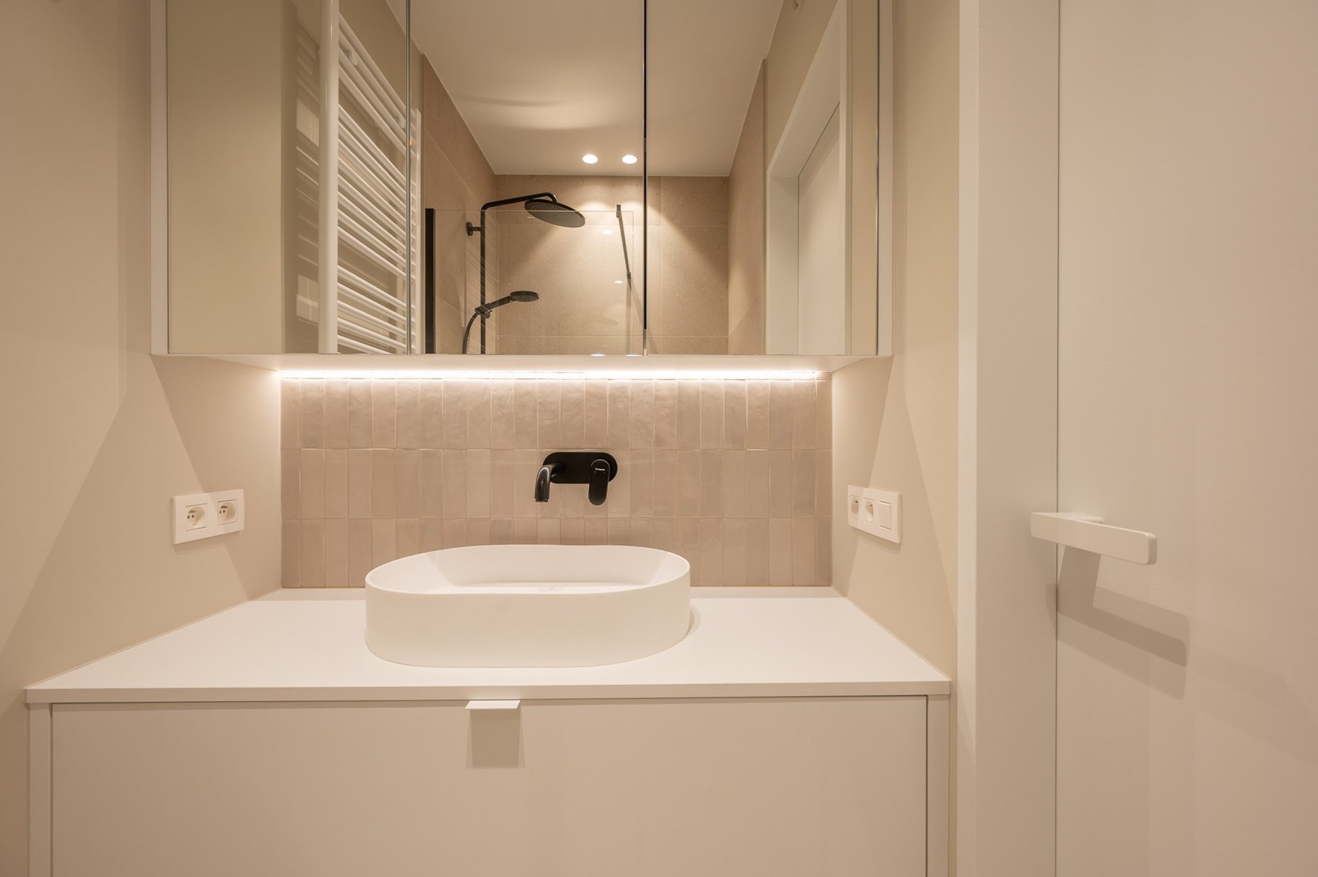 Appartement neuf enti&#232;rement fini avec des vues agr&#233;ables situ&#233; au centre de Knokke. 