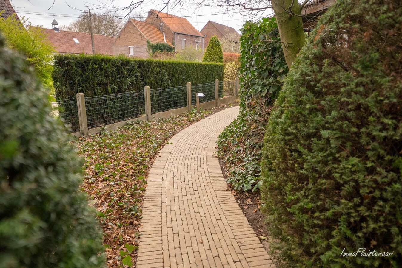 Exclusieve en energiezuinige villa met paardenstallen op ca. 45a te Merchtem (Brussegem; Vlaams-Brabant) 