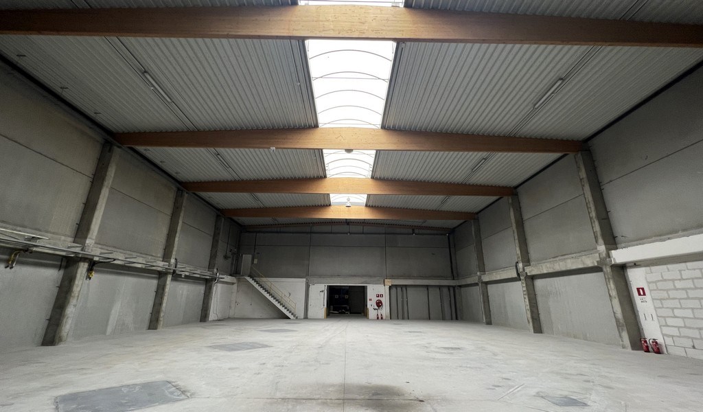 Magazijn te huur in bedrijvenzone Europalaan in Deinze