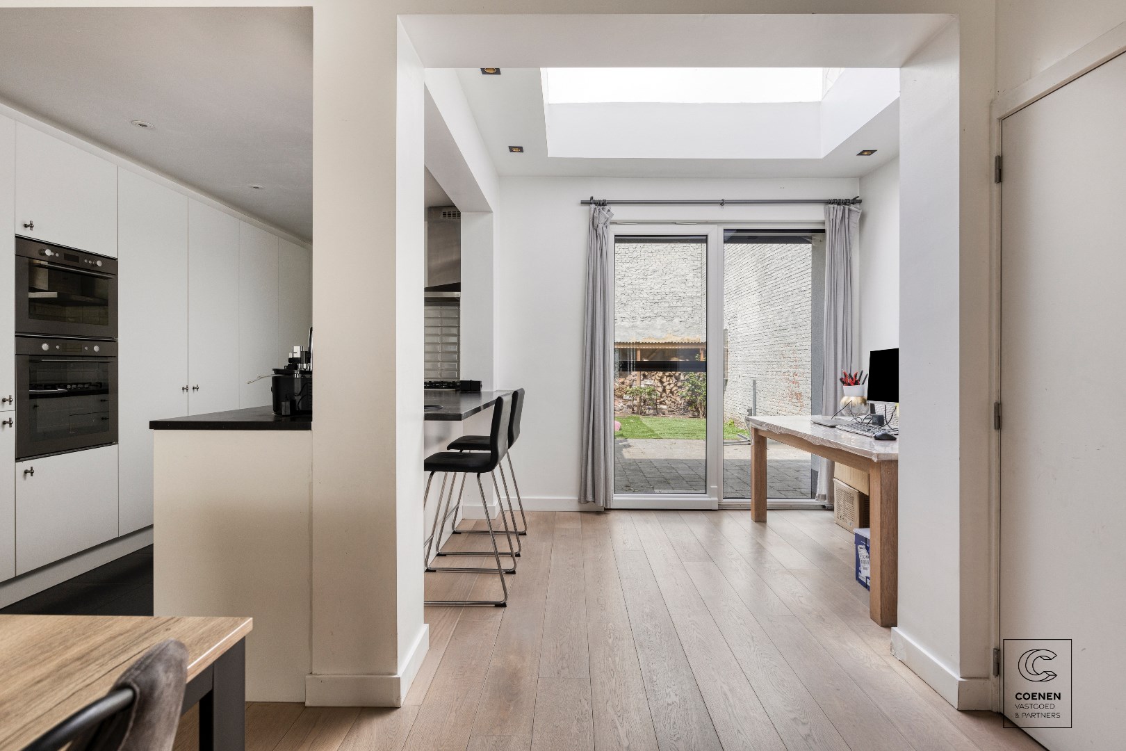 Prachtige woning van 200 m&#178; met vier slaapkamers op een uitstekende locatie te Schoten! 