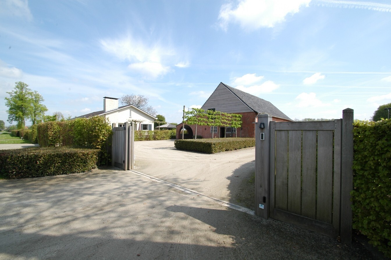 Woning met hippisch complex op 1,2ha te Ravels 