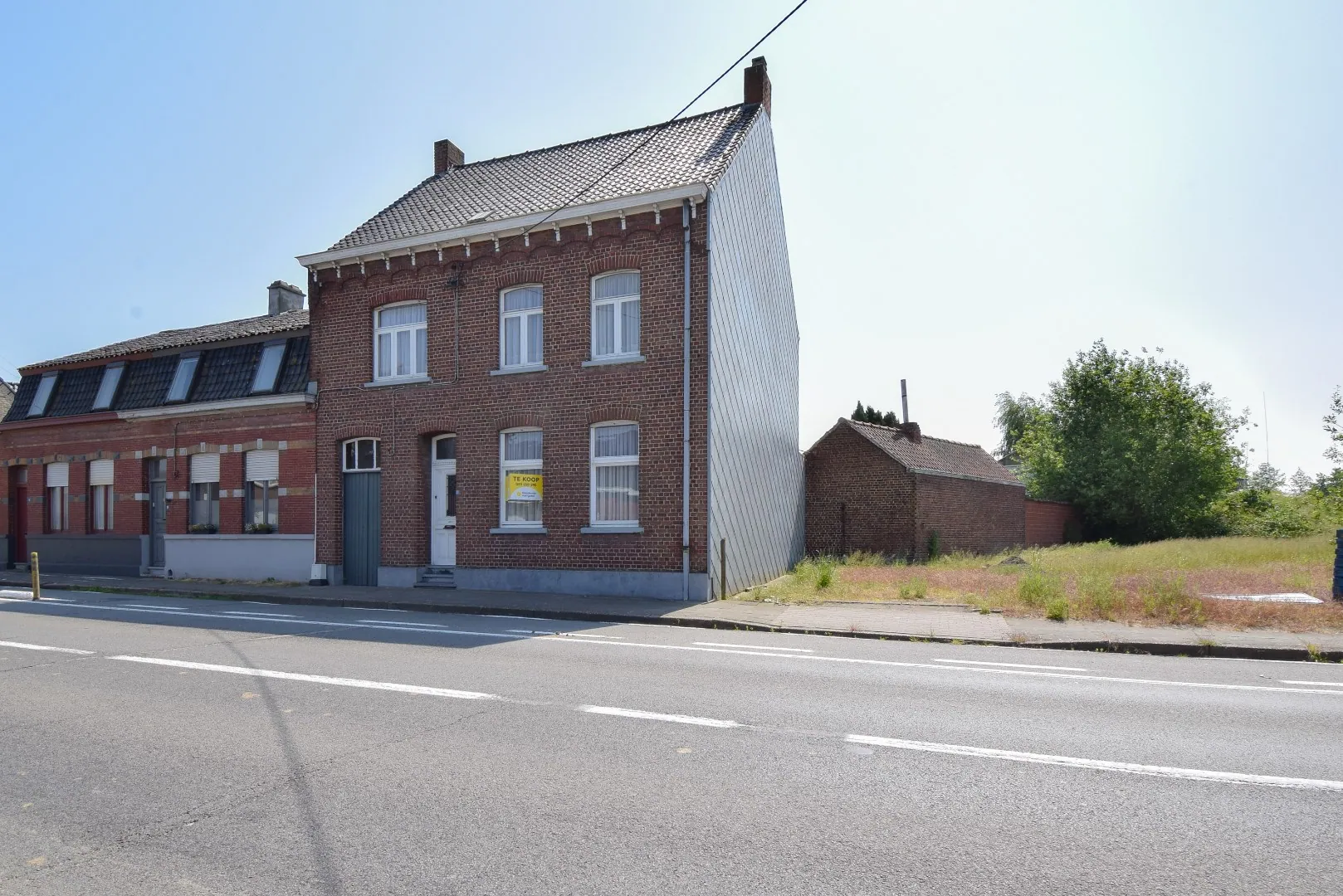 Te renoveren woning met drie slaapkamers in Lichtervelde!