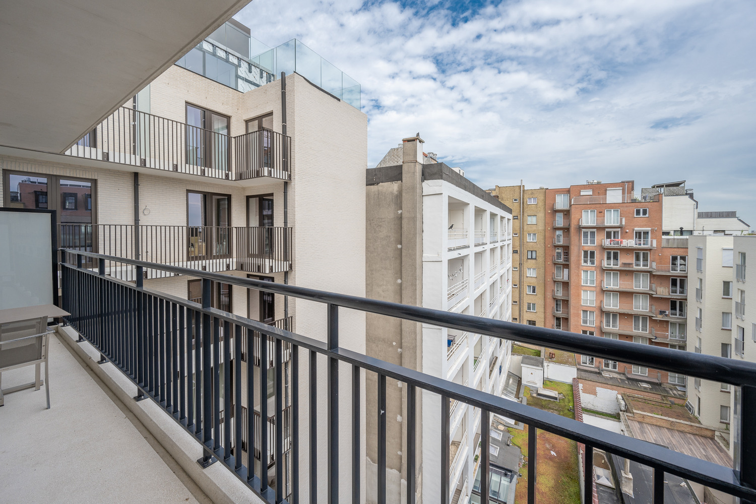 Appartement (largeur de fa&#231;ade de 8,6 m !) avec 3 chambres sur l&#39;exclusive Place Albert &#224; Knokke-Zoute. 