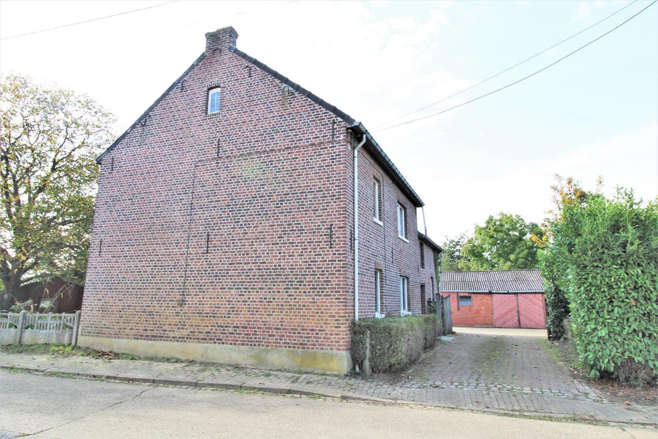 OPTIE - Te renoveren woning met verscheidene stalgebouwen , een loods, aanhorigheden en weilanden op ca. 2.6ha te Diest (Vlaams-Brabant) 