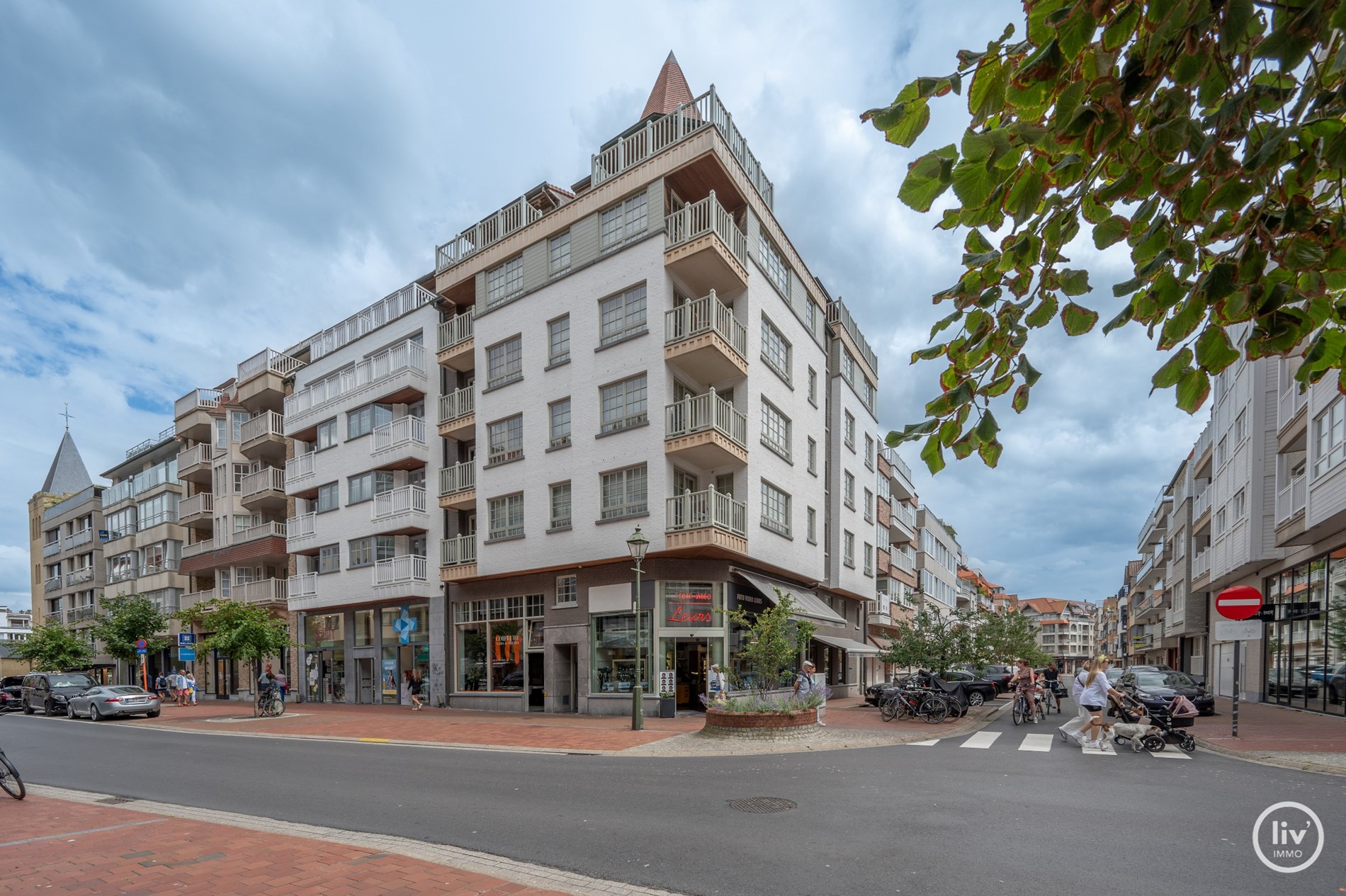 Superbe appartement d&#39;ANGLE avec 3 chambres situ&#233; dans une r&#233;sidence r&#233;cente sur l&#39;avenue Dumortier &#224; Knokke. 