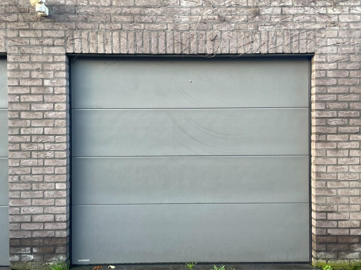 Centraal gelegen garagebox in het centrum van Aartrijke 