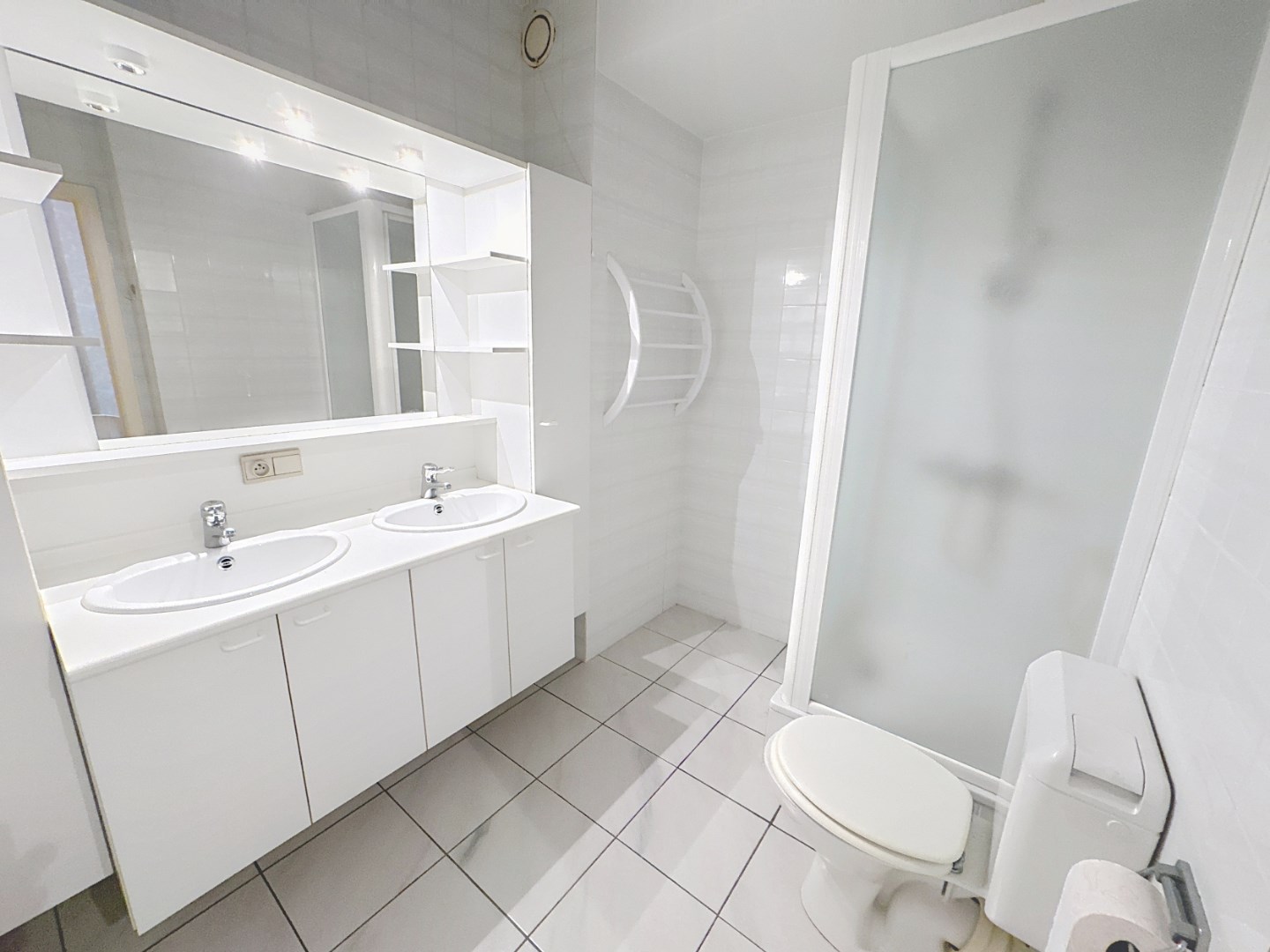 Ruim appartement gelegen aan de achterzijde van de Zeedijk 