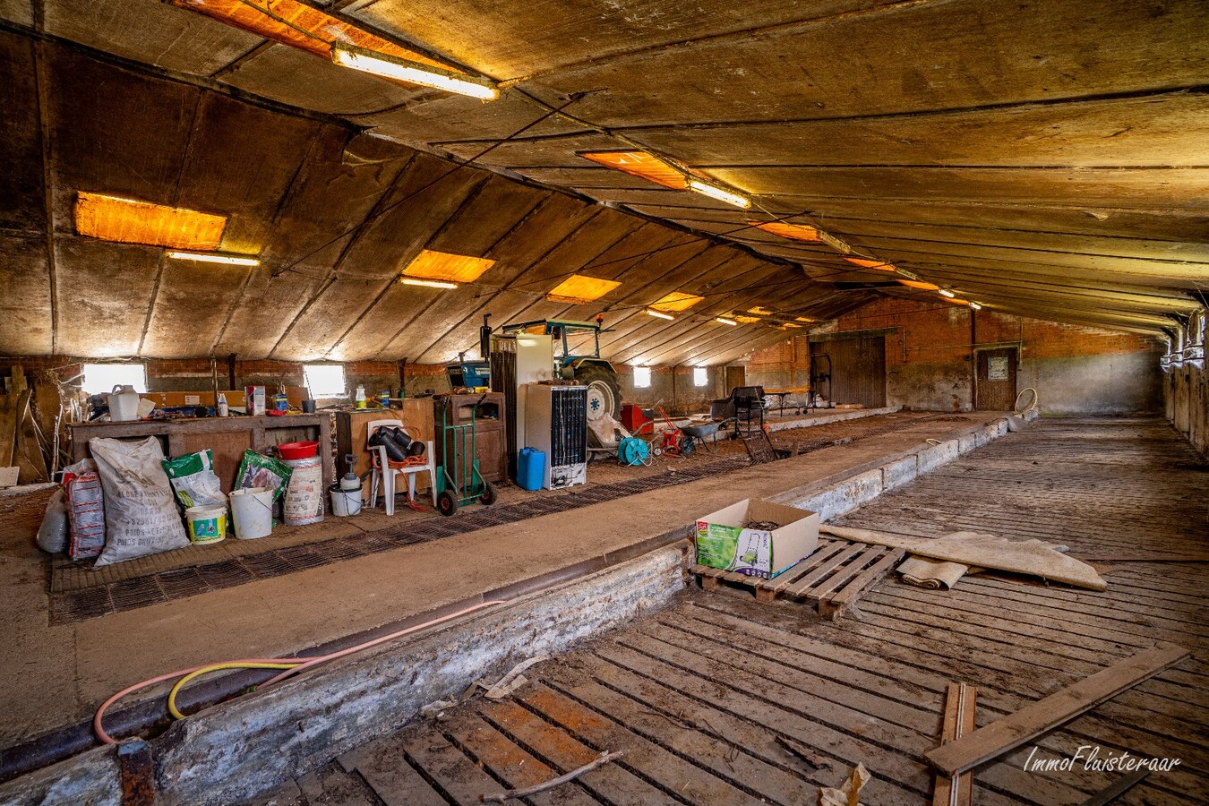 Maison situ&#233;e &#224; la campagne avec d&#233;pendances sur environ 4 hectares &#224; Bekkevoort (Brabant flamand) 