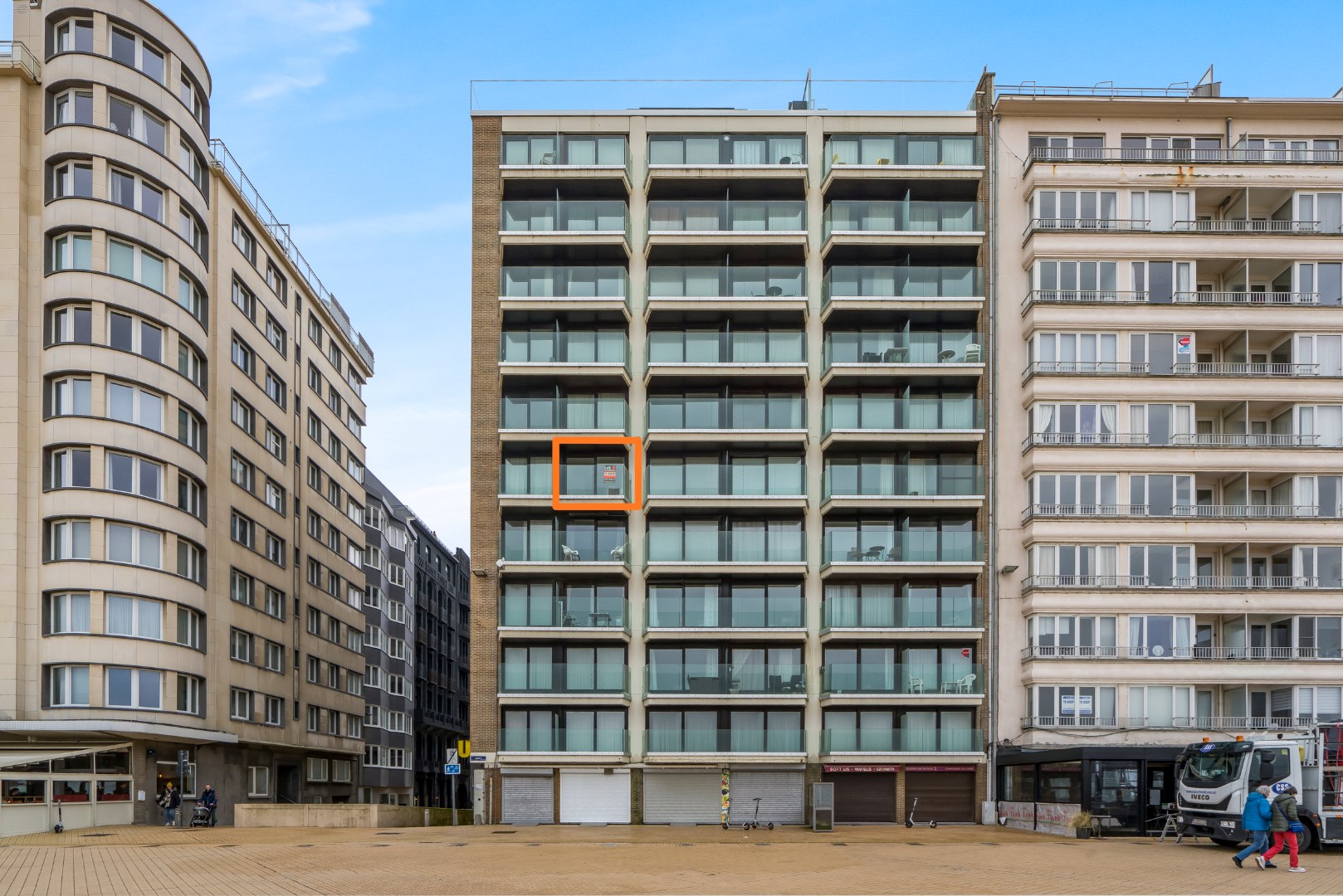 STUDIO AVEC VUE FRONTALE SUR MER ET TERRASSE  – SITUATION UNIQUE 