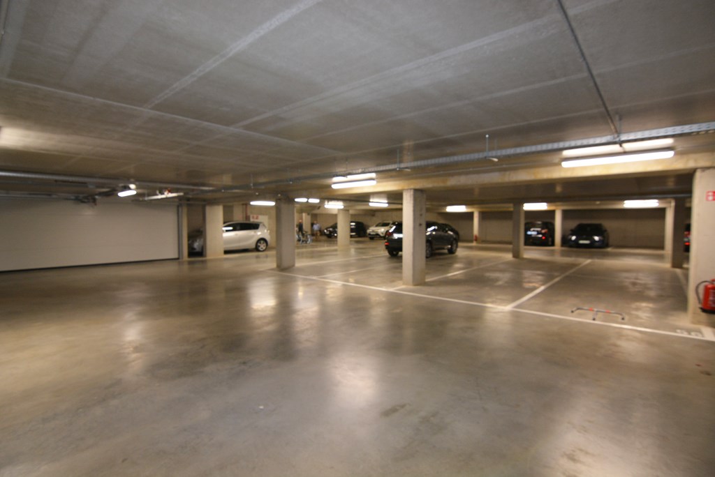 Modern energiezuinig appartement met 2 slpks, terras, autostaanplaats en kelderberging. 