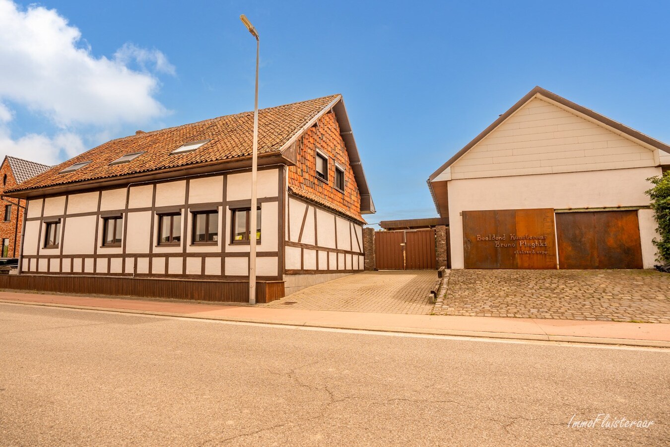 Ruime woning met bijgebouw en een loods op ca. 25 are te Kortessem 