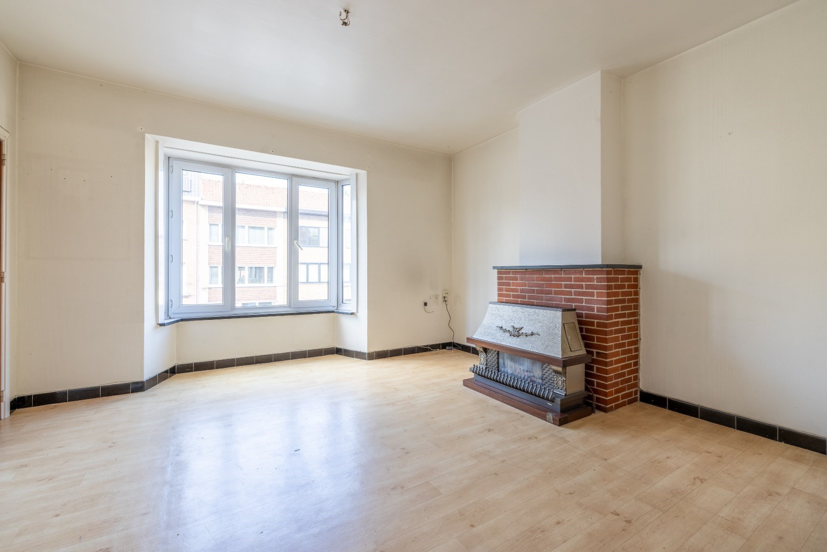 Interessant Appartement op de Eerste Verdieping in Sint-Amandsberg met Garage 