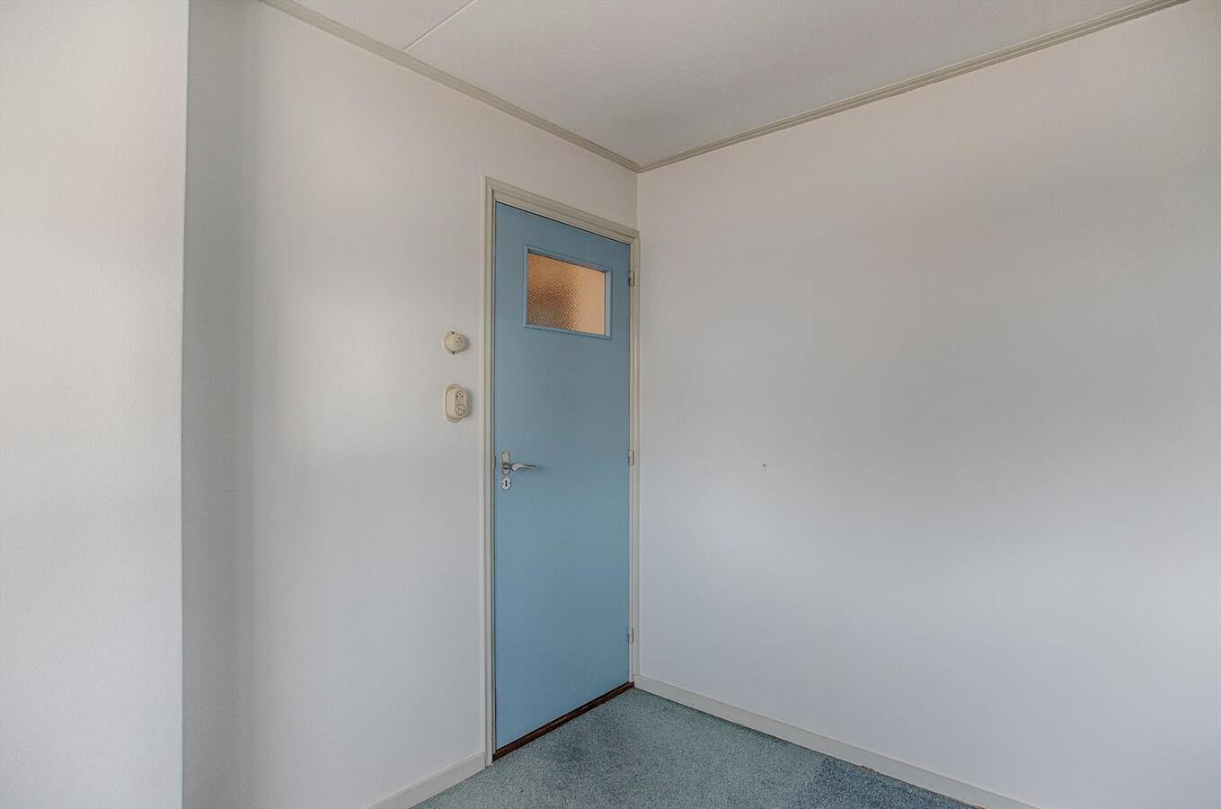 Vrijstaande eengezinswoning uit bouwjaar 1962 gelegen in Reusel aan &#39;De Vlassert&#39;. 