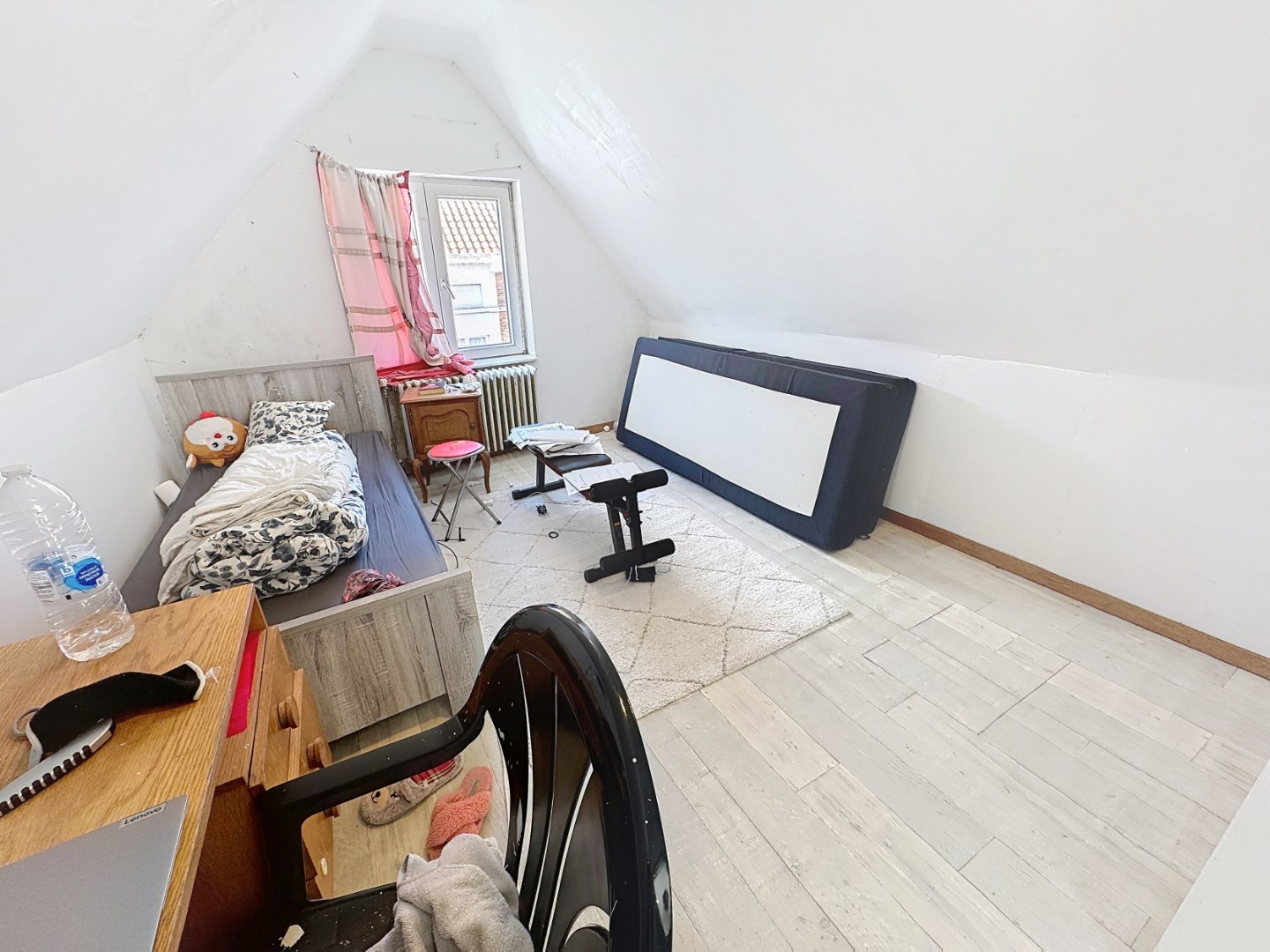 Ruime standaard rijwoning met 4 slaapkamers in het historische Brugge 