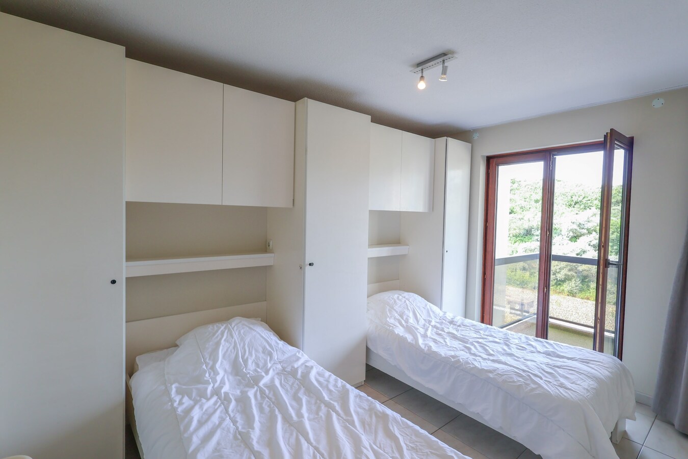Ruim appartement met 2 slaapkamers en zijdelings zeezicht 