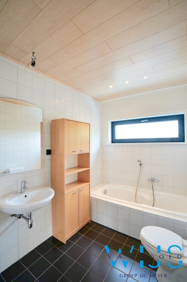 Woning met 2 loodsen  te ERTVELDE ! 