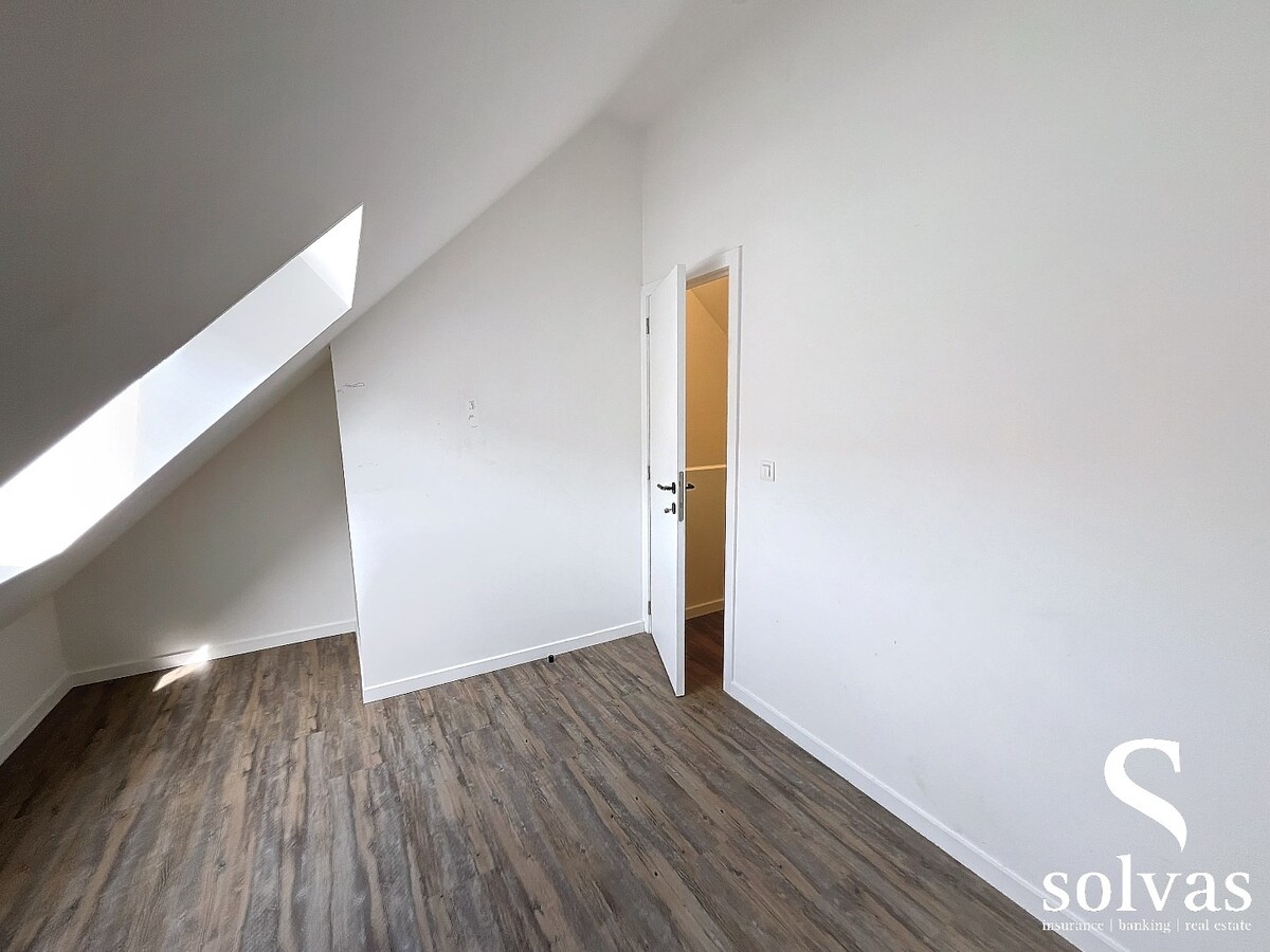 Gerenoveerde woning met 3 slaapkamers in Drongen met kwalitatieve afwerking. 
