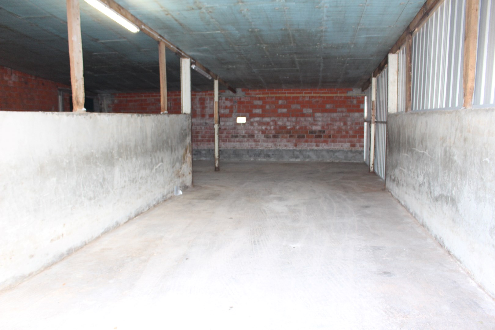Opslagplaats van 120 m&#178; te huur in Meulebeke 