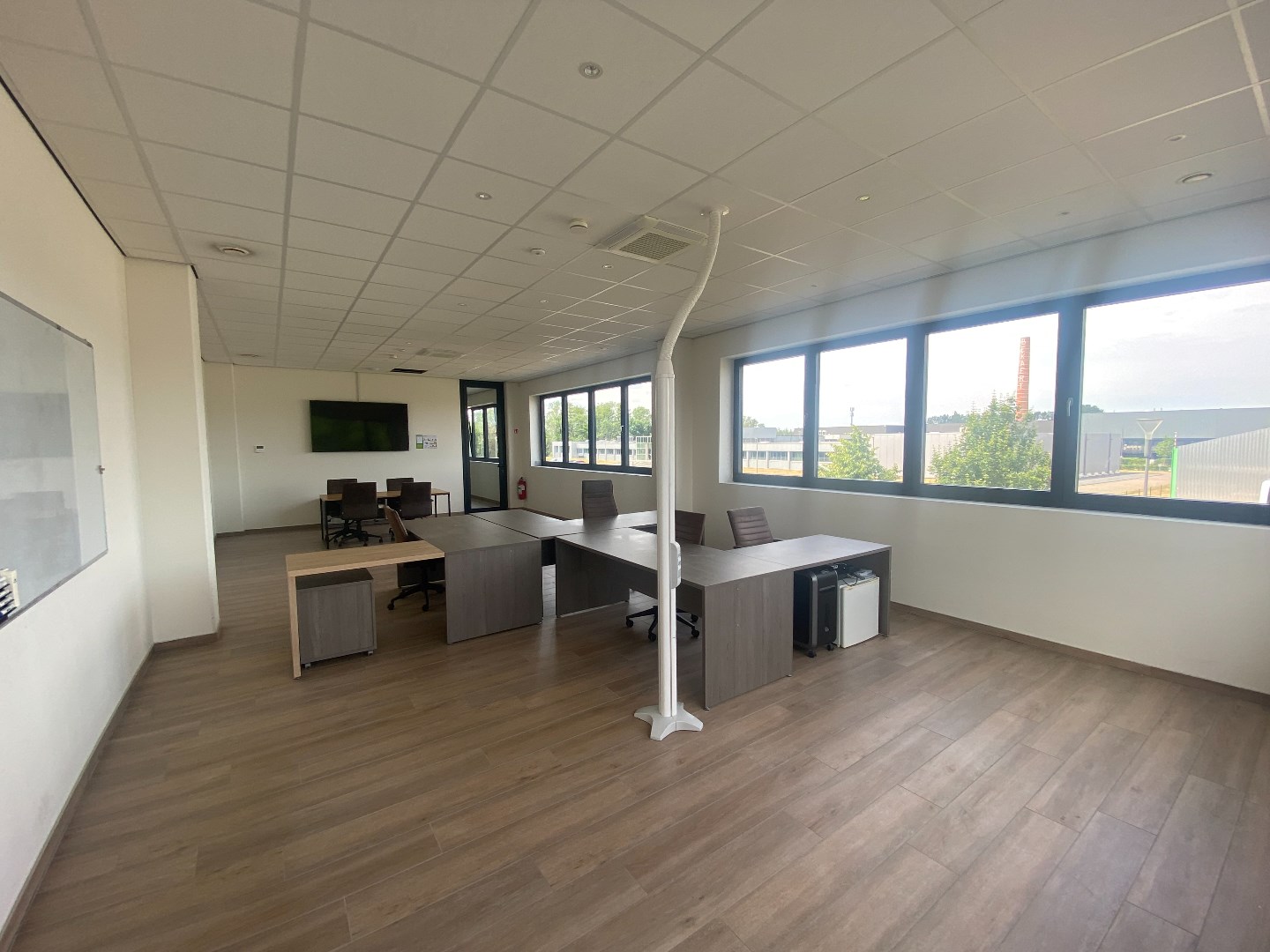 Terbeschikkingstelling van kantoorruimte in Waregem 