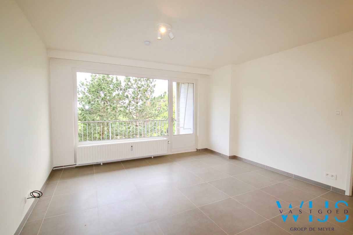 Gerenoveerd 2 slaapkamerappartement met garage te Evergem! 
