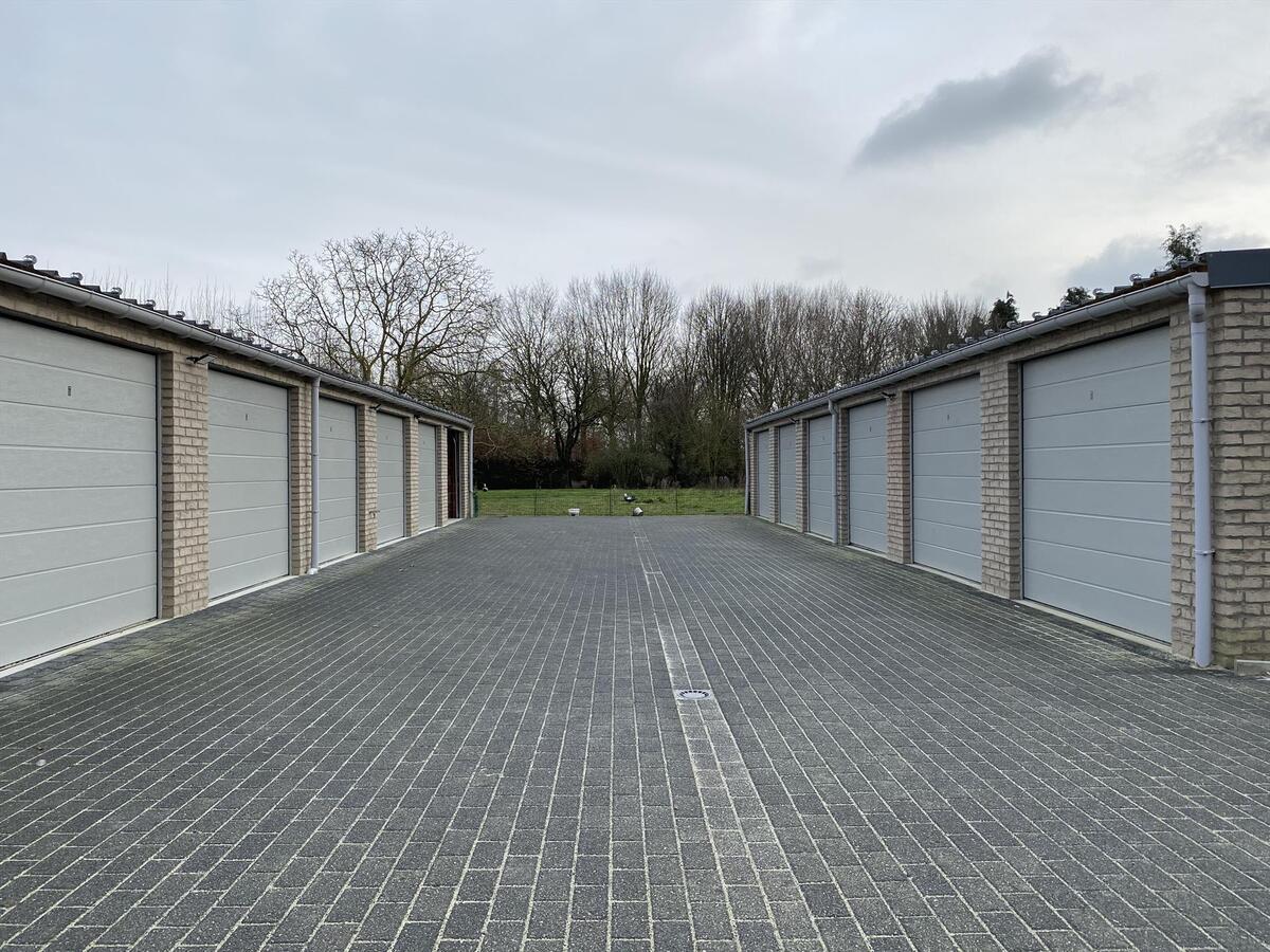 Gemetste grote dubbele garage te Ichtegem 