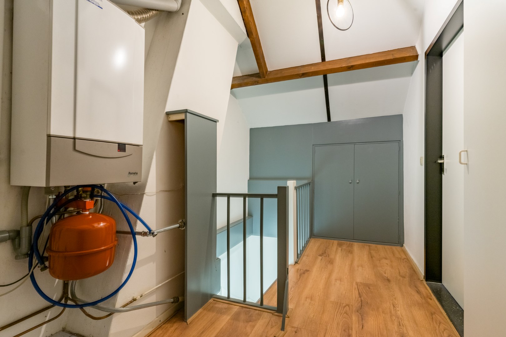 Moderne tweekapper met garage / berging, tuin en tuinkamer gelegen in een rustige kindvriendelijke  woonomgeving. Energielabel B. 