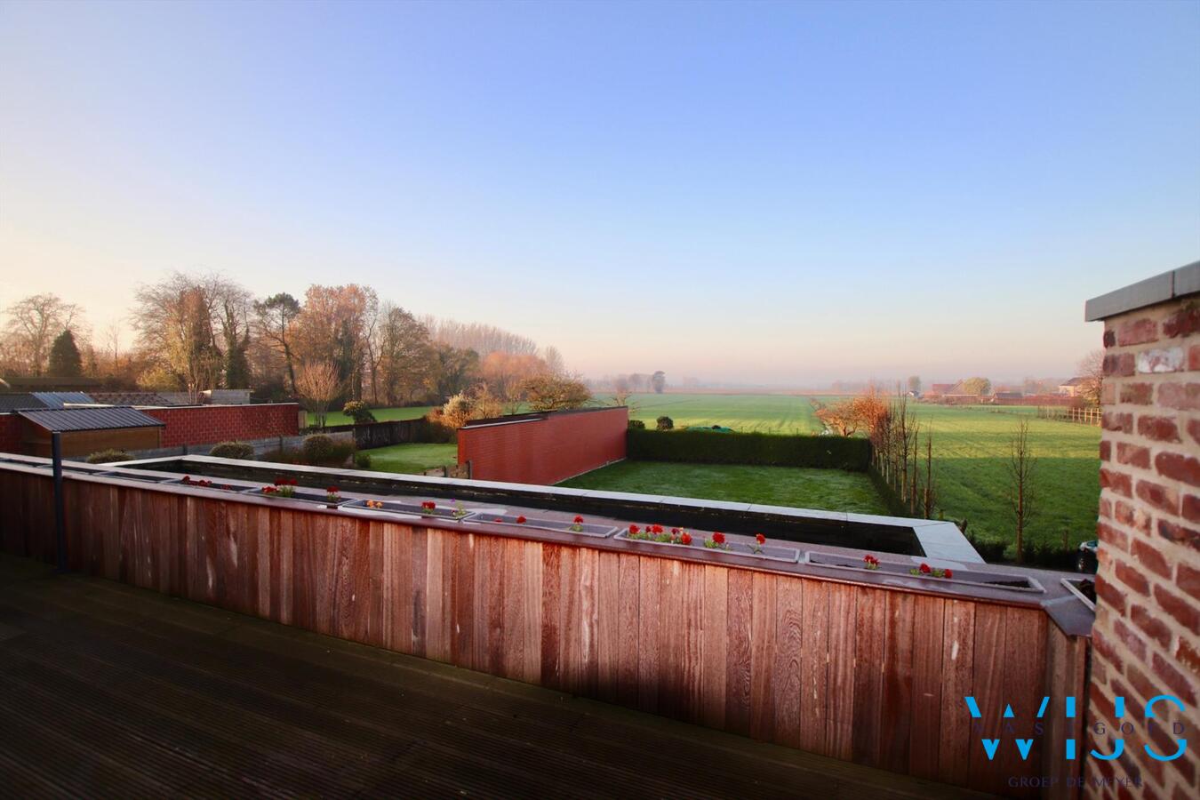 Recent tweeslaapkamer appartement met zonneterras &amp; garage te BASSEVELDE! 