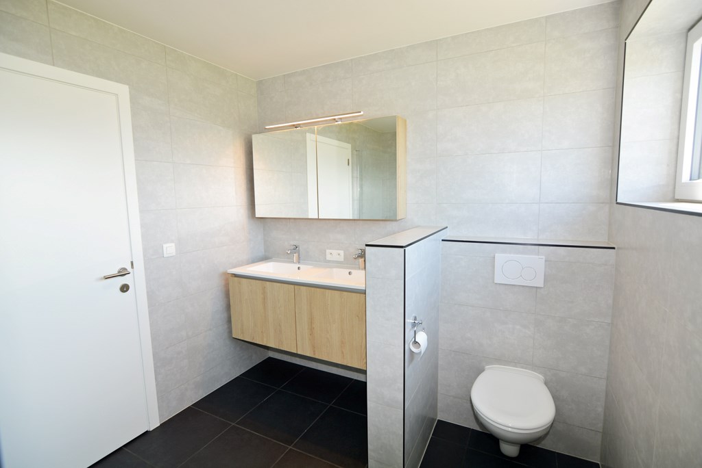 Halfvrijstaande nieuwbouwwoning met 3 slpks en dressing op perceel van 4a 88ca. 