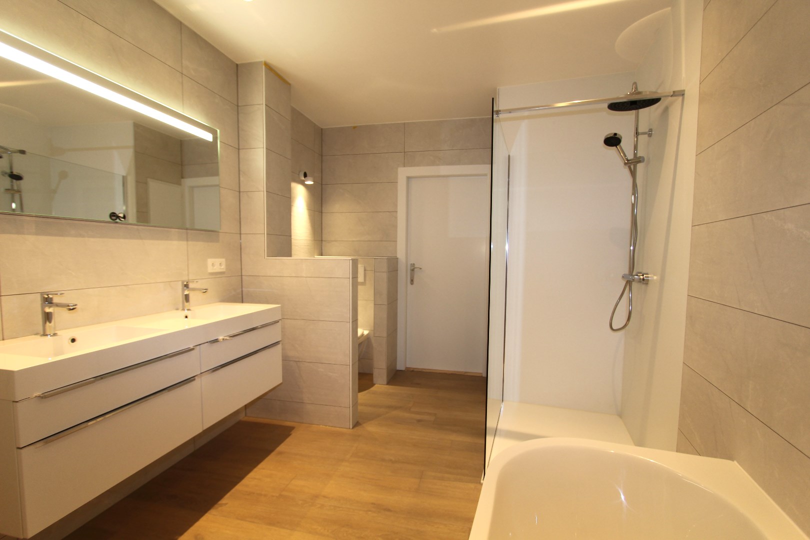RIANT APPARTEMENT MET GROOT TERRAS EN 3 SLAAPKAMERS 