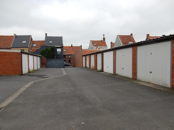 Te huur Garage te Izegem