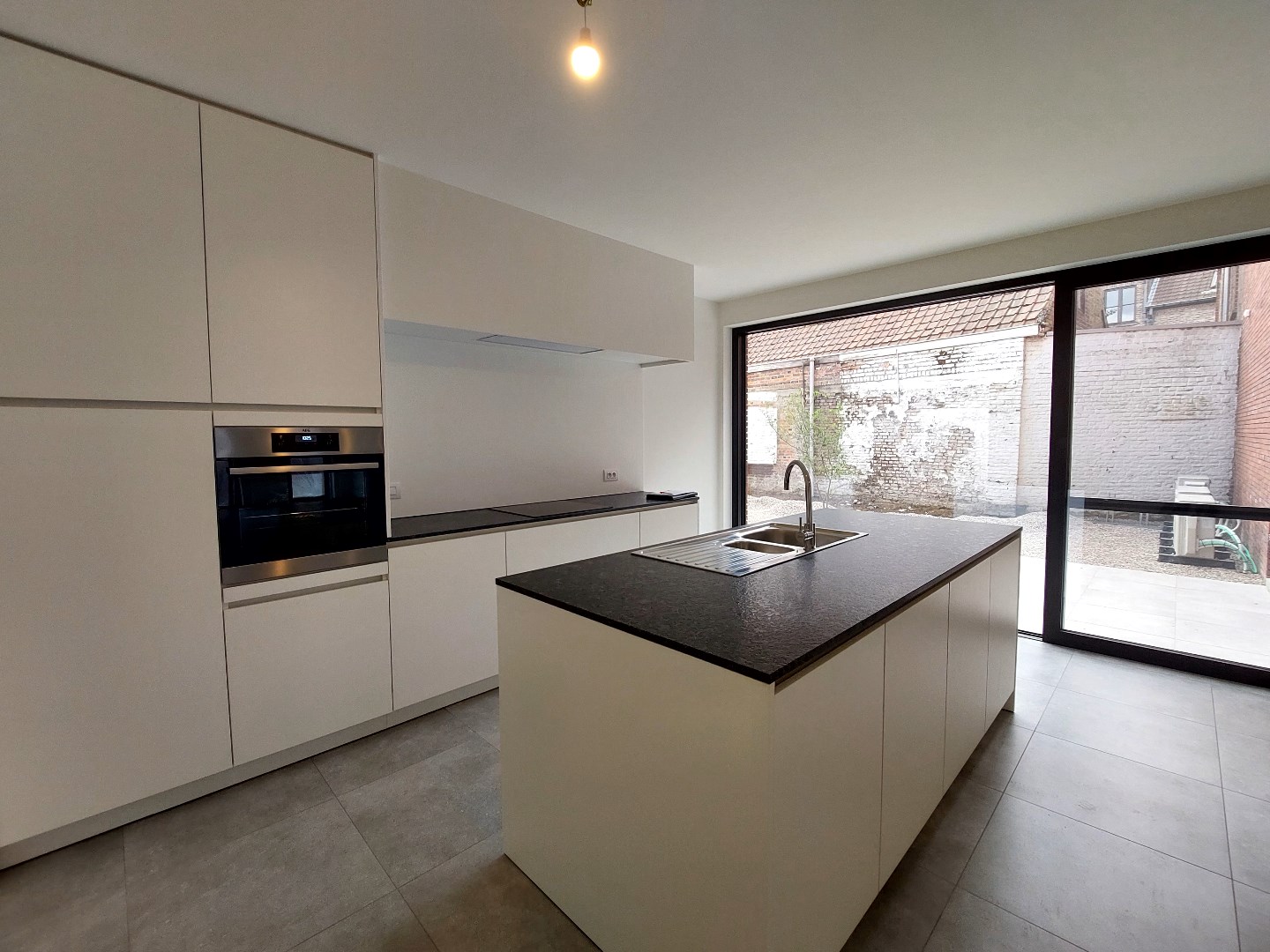 Modern gelijkvloers appartement met tuin en twee slaapkamers 