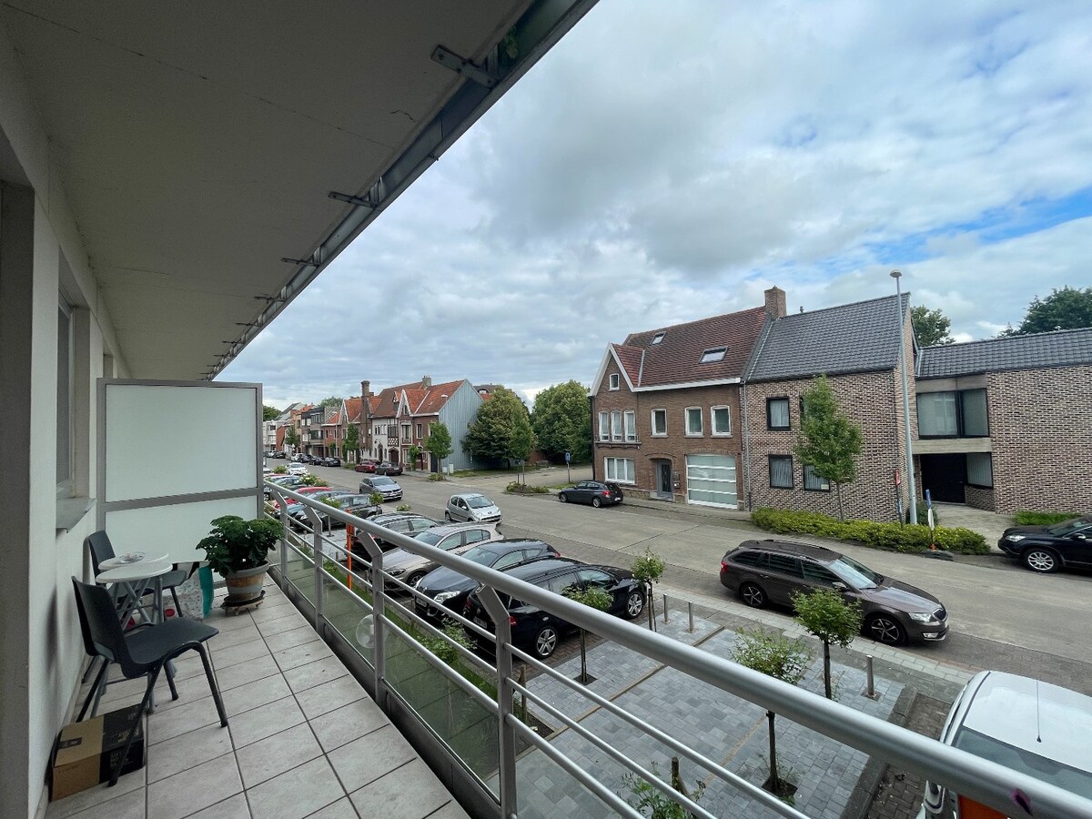 Appartement met 2 slaapkamers en garage te Roeselare 