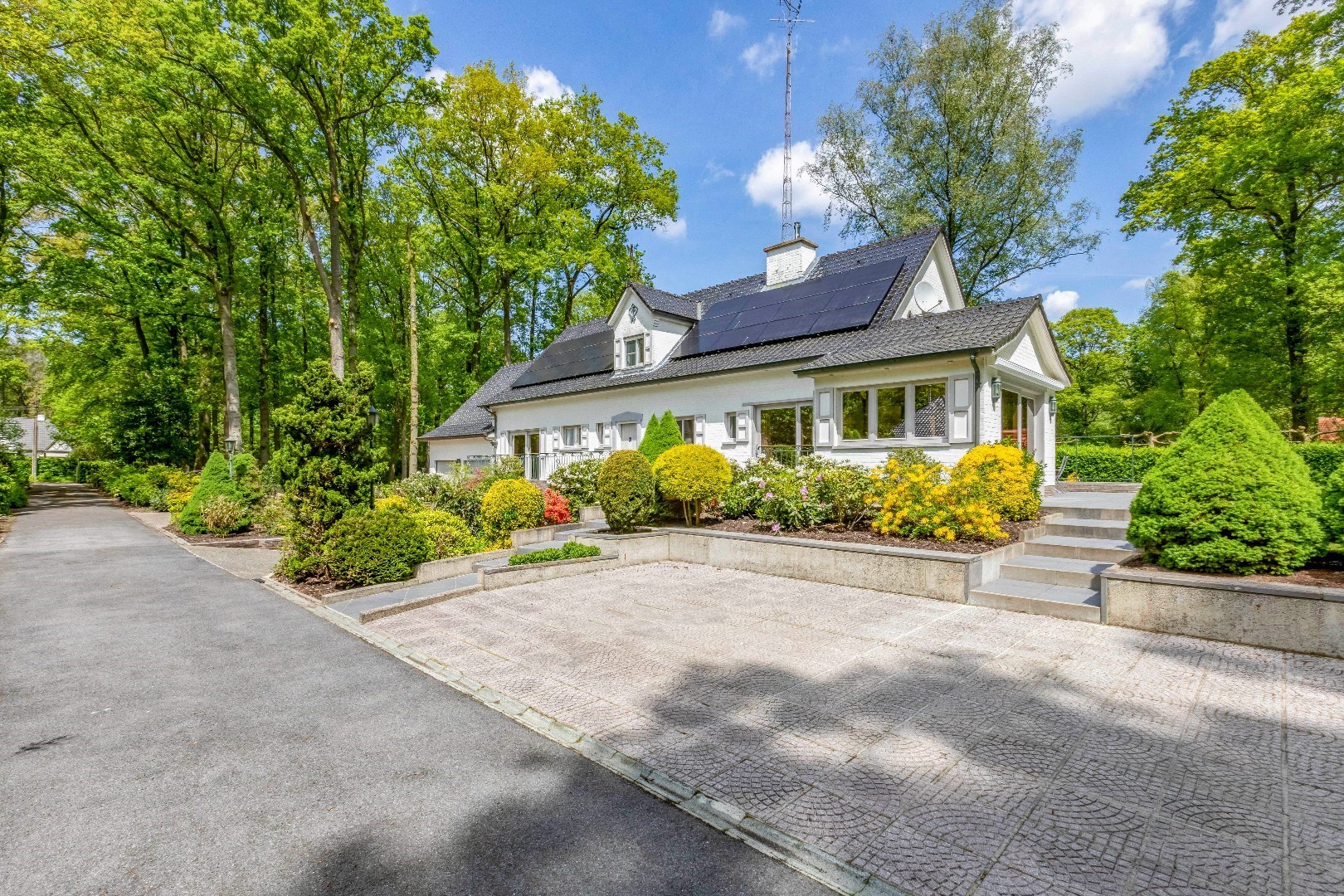 Zeer ruime verzorgde en  energiezuinige villa in het Loveld te  Aalter 