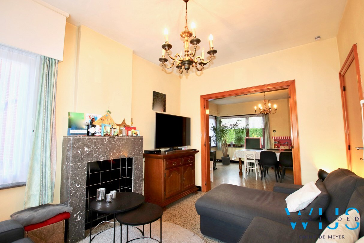Stevig woonhuis op TOPlocatie te Waarschoot ! 