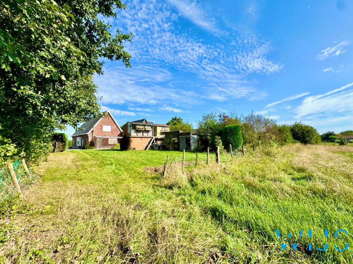 Woonhuis op een perceel van 3.848 m&#178; te Sleidinge ! 