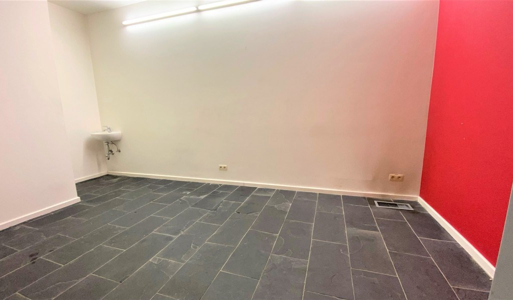 Handelsruimte te huur aan Kortrijksesteenweg in Gent